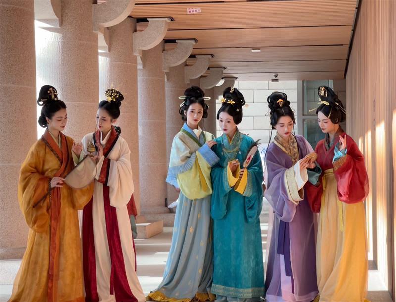 汉服设计师王梦乔.jpg